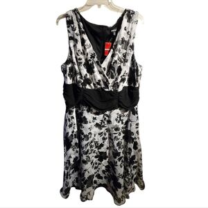 🆕️Avenue 18W NEW Black and White Floral Dress  NWT
